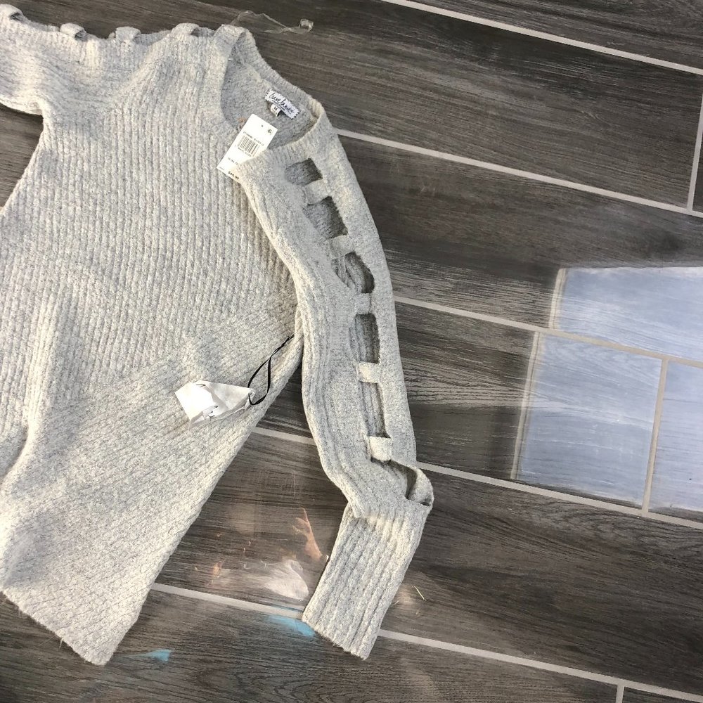 NWT medium grey sweater in perfect condition from macys